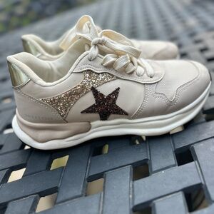 Vintage Havanna Run Women’s Cream and Gold Star Sneakers